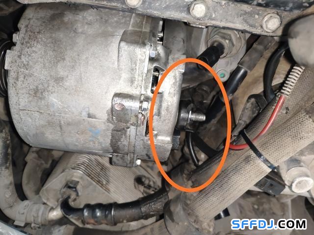 30萬公里的大眾輝騰發(fā)電機損壞，維修師傅：拆到懷疑人生