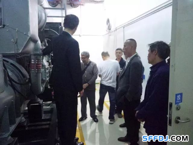 花果園物業開展"設備機房開放日"活動: 業主走進"機房重地"