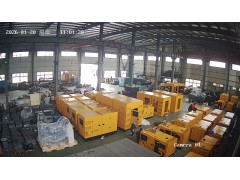 今天下雪,出口柴油發(fā)電機組車間裝貨